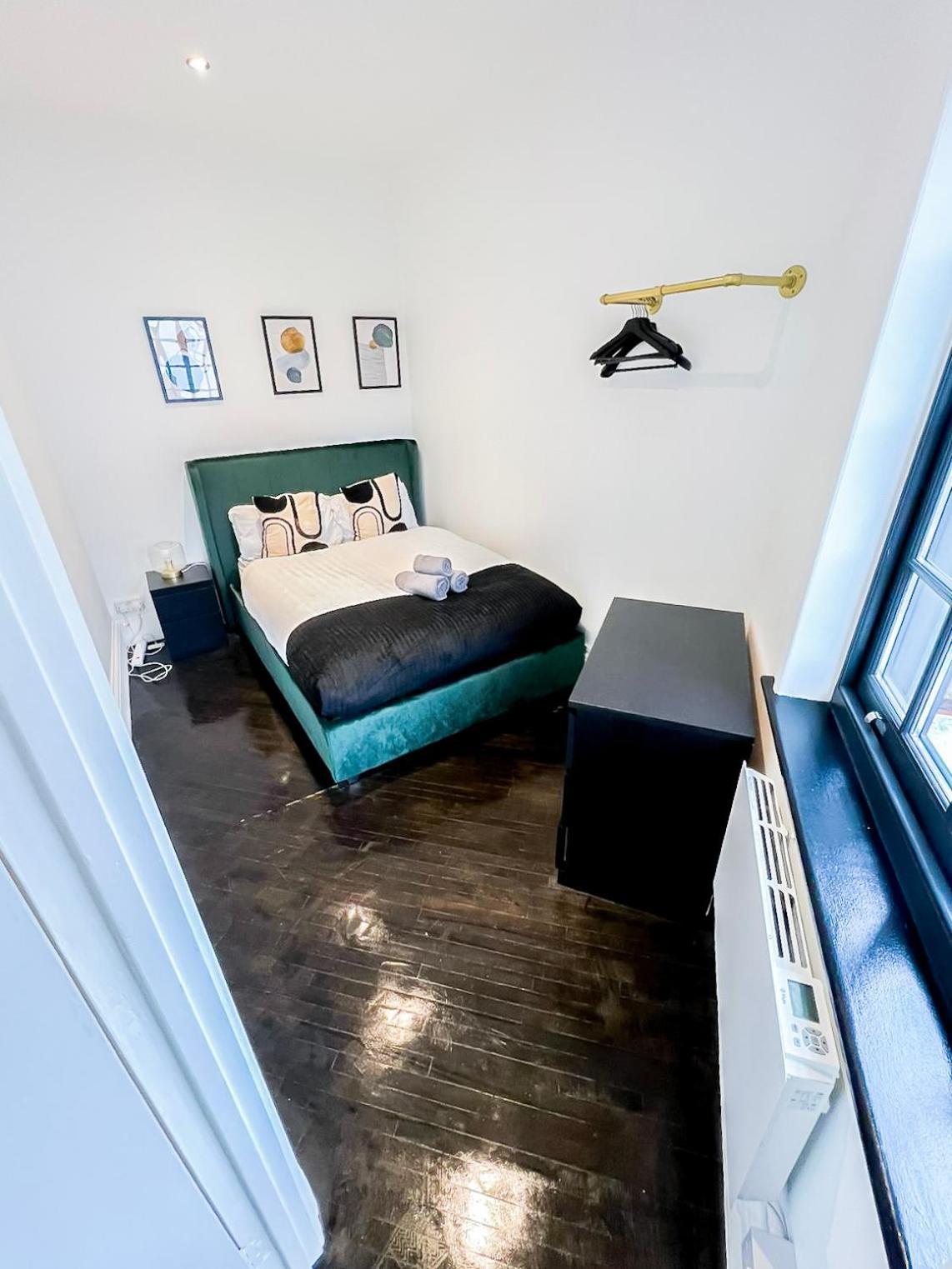 1-Bedroom Apartments In Shoreditch, Old Street, Hoxton Londen Buitenkant foto