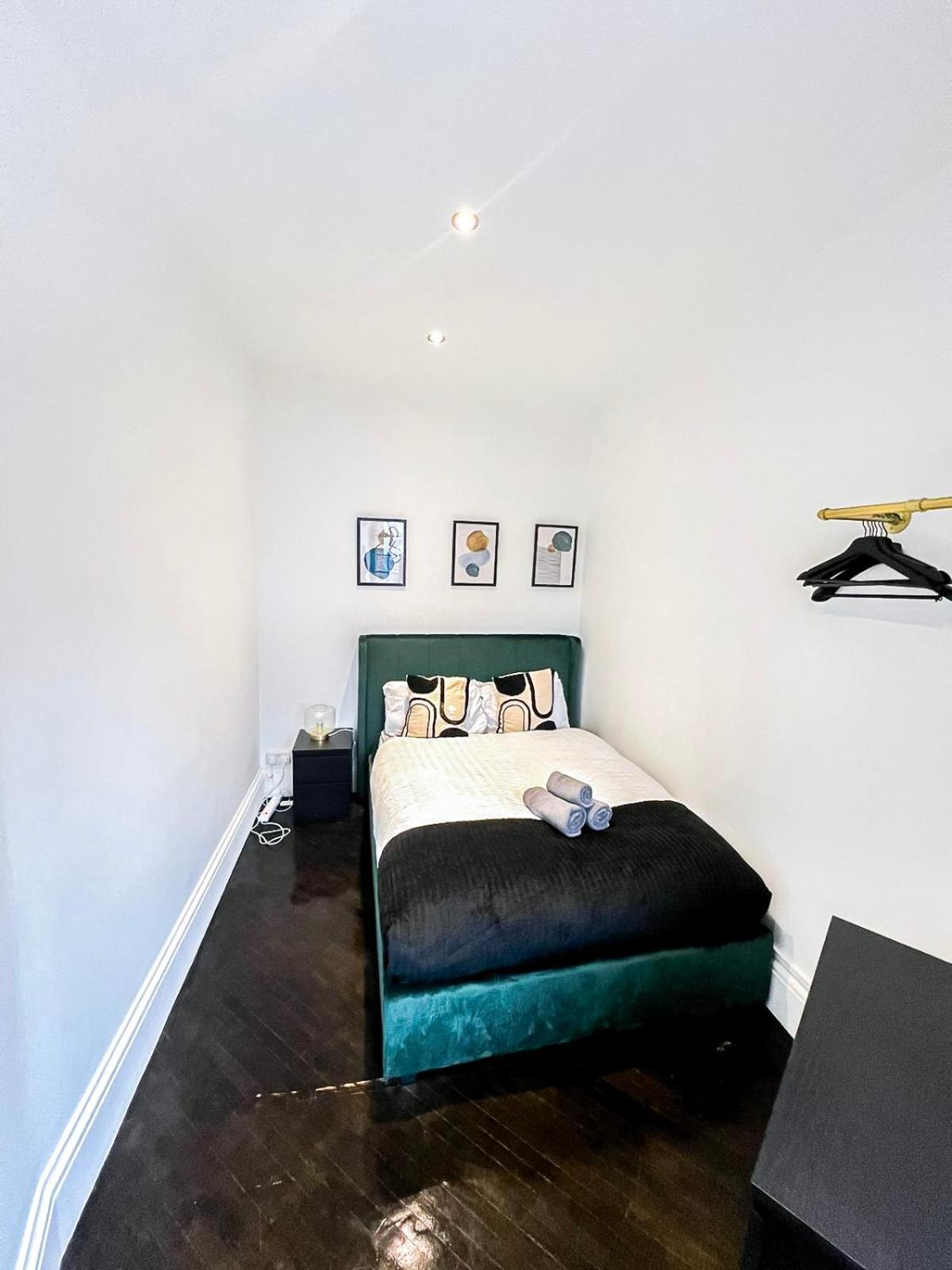 1-Bedroom Apartments In Shoreditch, Old Street, Hoxton Londen Buitenkant foto