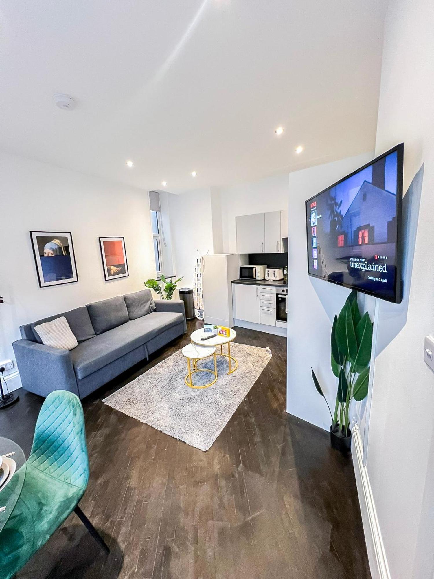 1-Bedroom Apartments In Shoreditch, Old Street, Hoxton Londen Buitenkant foto